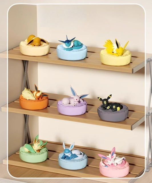 POKÉMON: Series Eevees Sleeping Pose Figure