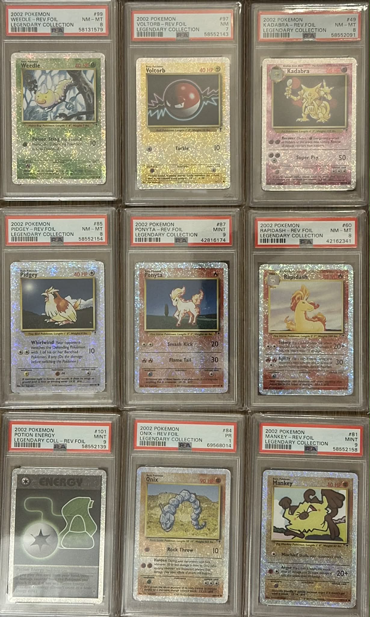 POKÉMON TCG: Legendary Packs - Mystery Box (Limited Edition)